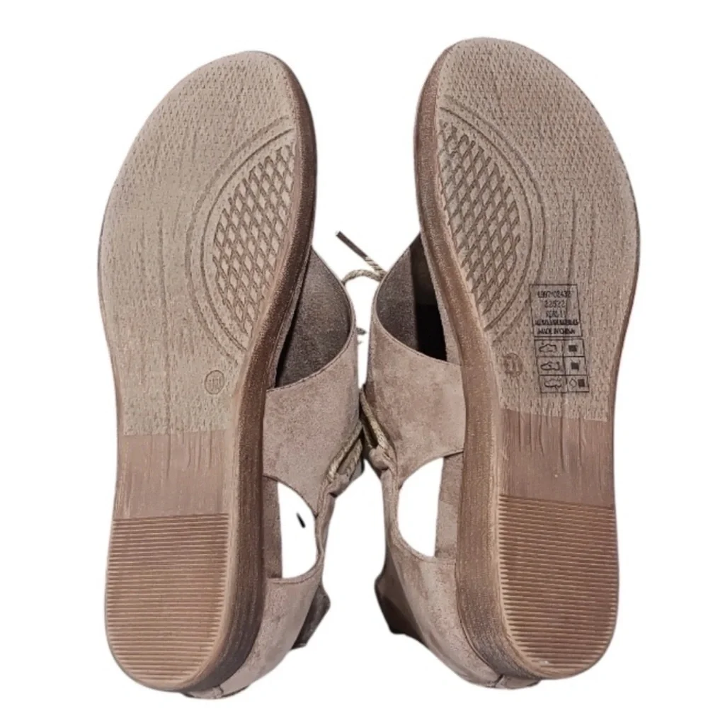 Pierre Dumas Women's Thong Sandals - Picture 9 of 10